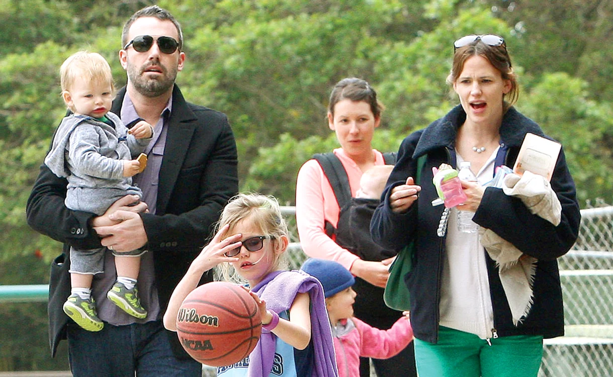 
    2014. Ben şi Jennifer, împreună cu fetele Violet, de 9 ani,  şi Seraphina, de 6 aniFoto: Guliver/Splashnews/Getty Images/Hepta  