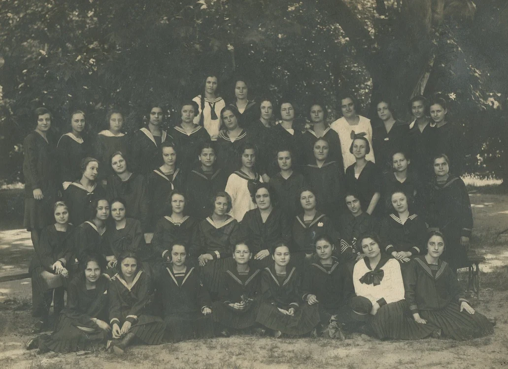 Elevele din clasa a III-a normală a Liceului de fete din Lugoj, în luna iulie a anului 1926