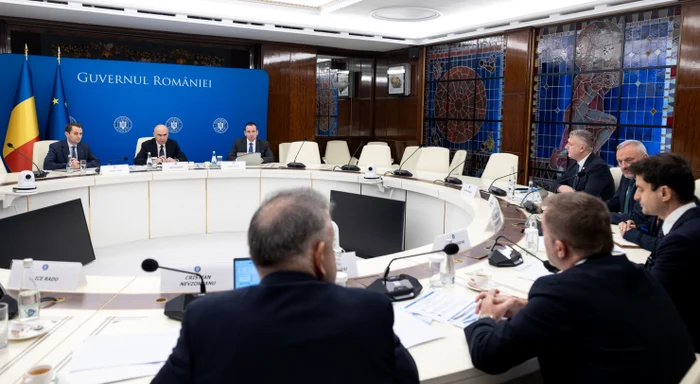 Premierul s-a întâlnit cu constructorii de automobile FOTO: Gov.ro