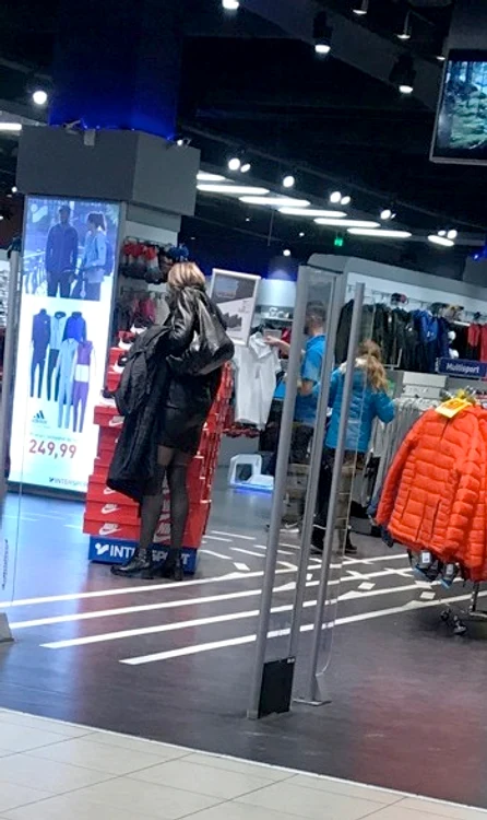 Roxana a caăutat haine groase, la reduceri