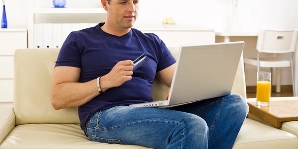 shutterstock 23084461 barbat calculator computer laptop plata plati online internet comanda comenzi jpeg