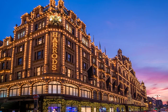 Magazinul Harrods decorat de Sărbători