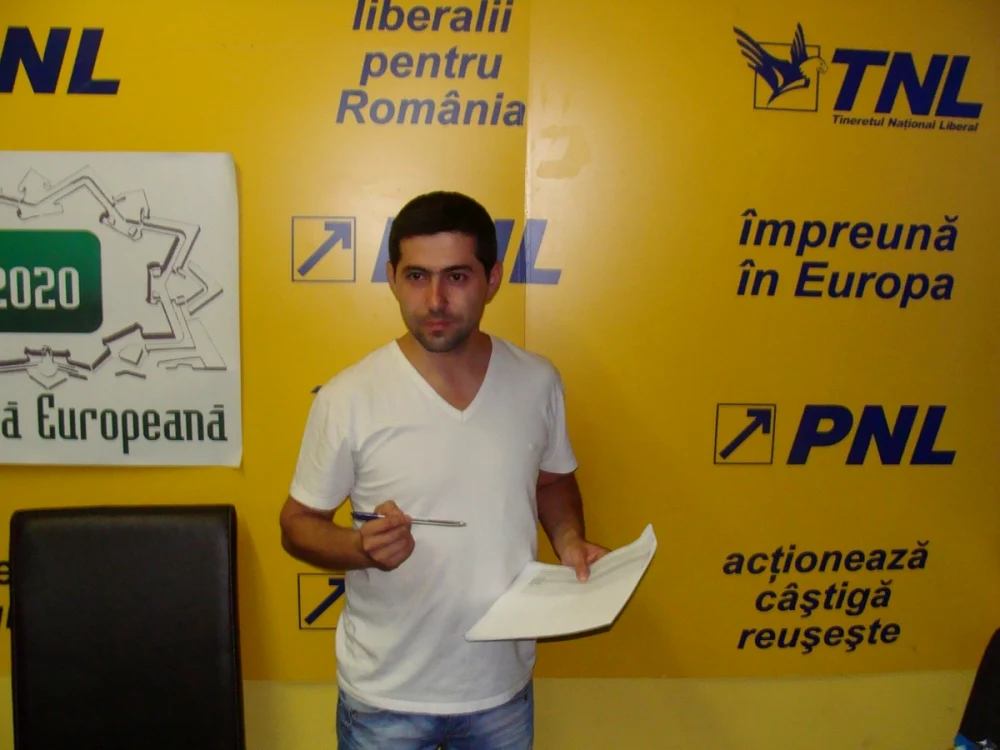 Asociaţia FRONT, Fundaţia Stânga Democratică, Centrul FILIA, E-Romnja şi ADO SAHROM cer excluderea din PNL a consilierului Rareş Buglea