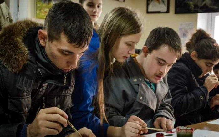 Copiii cu dizabilităţi vor fi aduşi la centrul specializat de cinci ori pe săptămână. FOTO Adevărul Moldova