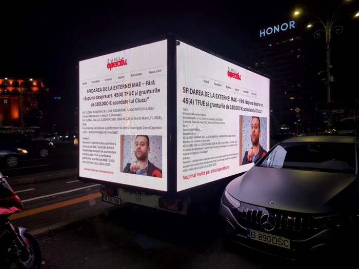Mai multe camionete cu panouri publicitare afișează informații false despre Ciucu/FOTO: Facebook