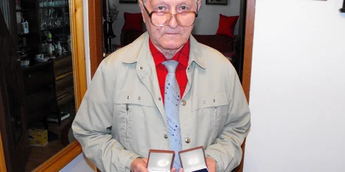 Columbofilul are acasă zeci de medalii de aur  foto: A. Boştină