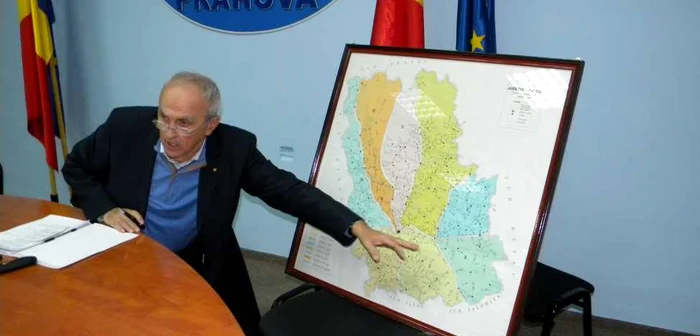 Mircea Cosma a cerut drumarilor să nu mai existe probleme cu deszăpezirea. FOTO: Dana Mihai