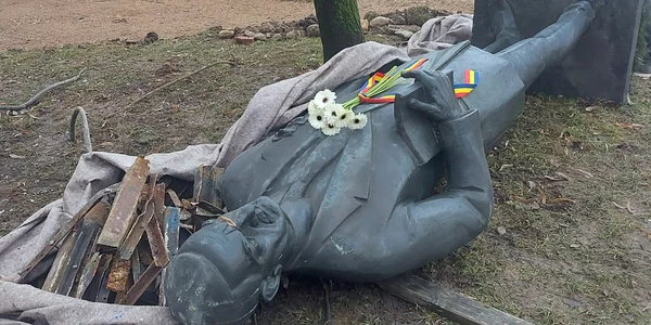 Statuia lui Iuliu Maniu jpg