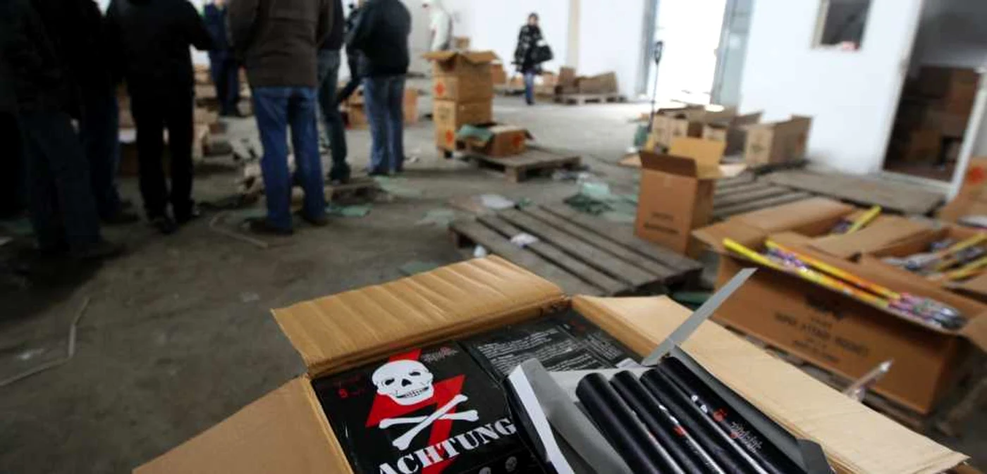 Poliţiştii au confiscat câteva kilograme de petarde