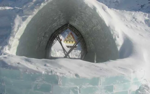 making of ice hotel