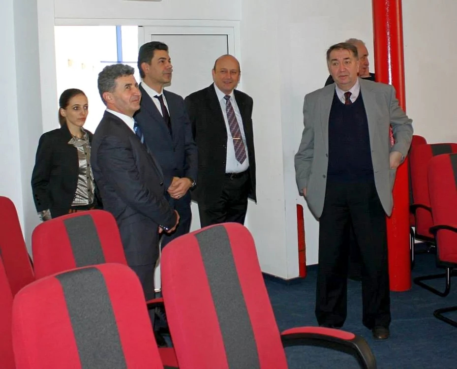 Costică Voicu (stânga)  directorul Parcului Industrial Galaţi FOTO site-ul Parcului