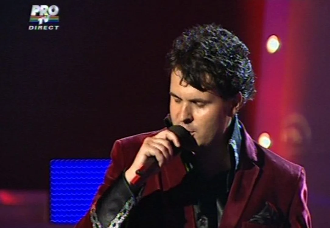 
    Mihai Vulpe i-a studiat lui Elvis inclusiv gesturile  