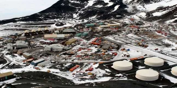 Statia McMurdo FOTO Observation Hill via Wikipedia
