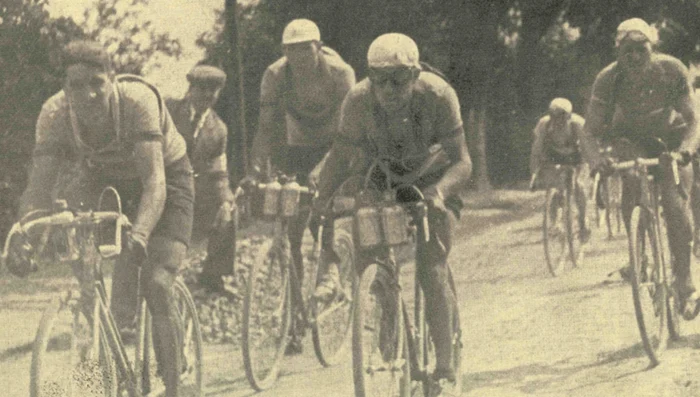 1936 Ciclistii se apropie de sosirea din Bucuresti Ilustratiunea Romana png