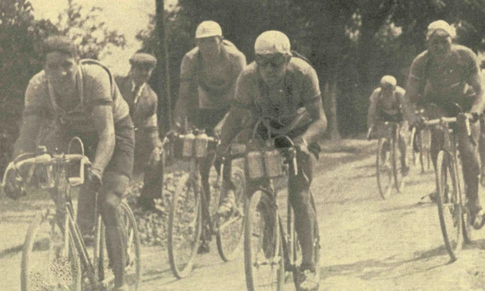 1936 Ciclistii se apropie de sosirea din Bucuresti Ilustratiunea Romana png