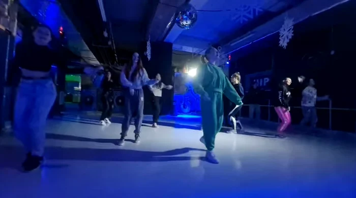 Alexia, pentru prima oară de la accident, în mijlocul colegilor de la Școala de dans