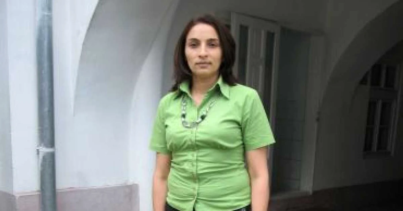 Bistriţa: Portret/ Marcela Lăcătuş promovează drepturile romilor