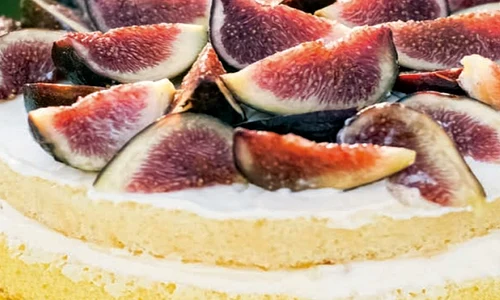tort cu frisca si smochine jpg