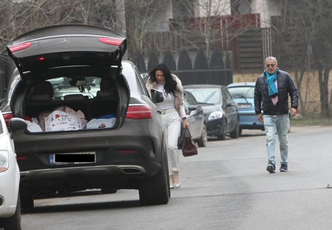 
    Ilie Năstase s-a urcat în dreapta Ioaneifoto: BLITZ / CLICK!  