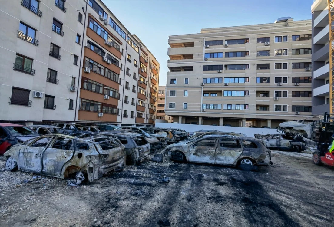 Maşinile distruse au fost scoase de la demisol foto: Primăria Constanţa