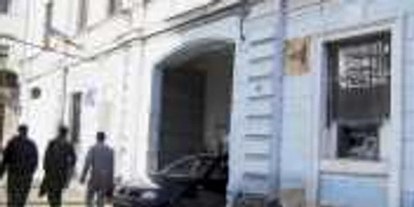 Instituţia doreşte să monteze un bancomat asemănător celui care există deja la Inspectoratul de Jandarmi Cluj (foto dreapta)