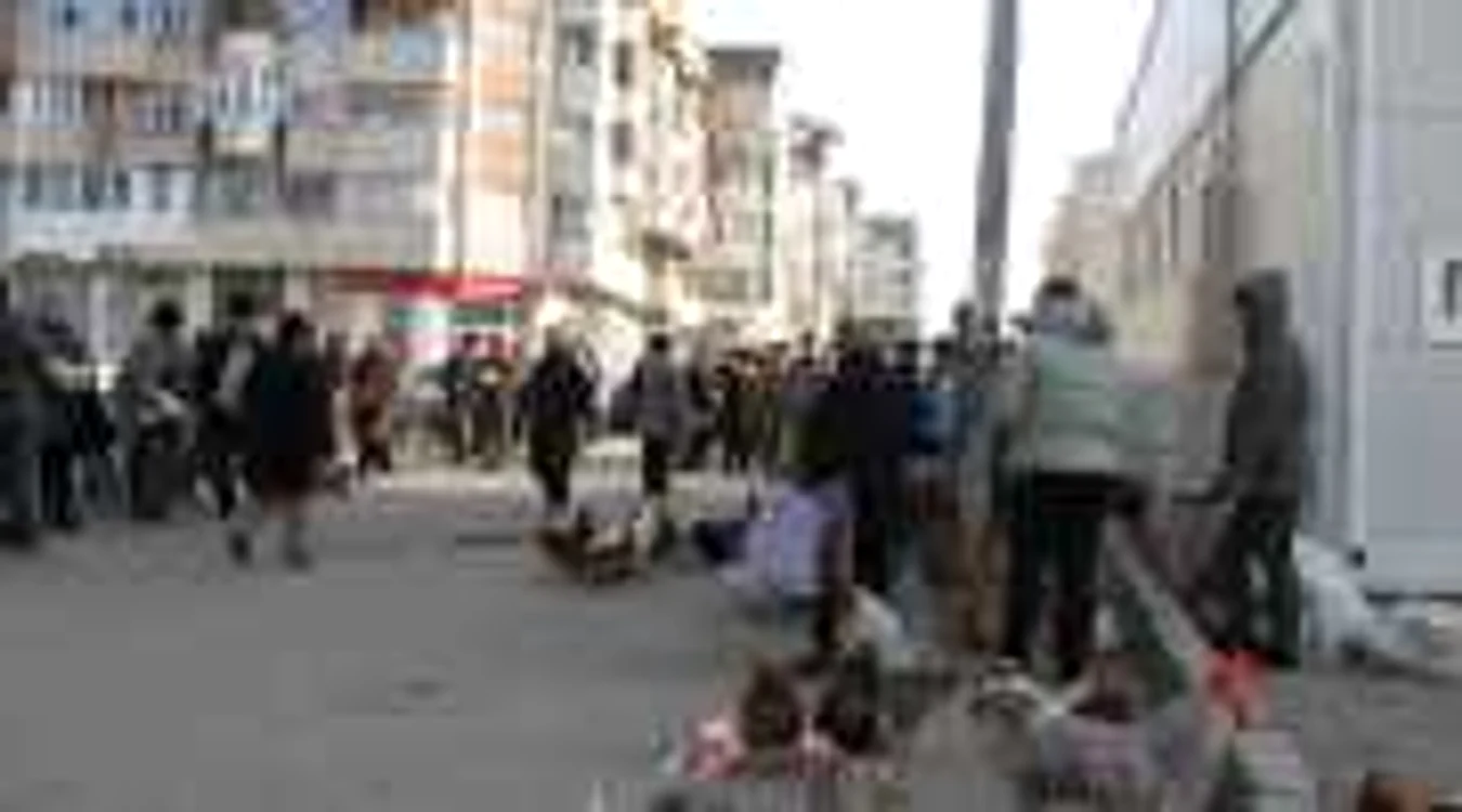 Botoşani: Piaţa centrală este plină de păsări vii crescute la curte