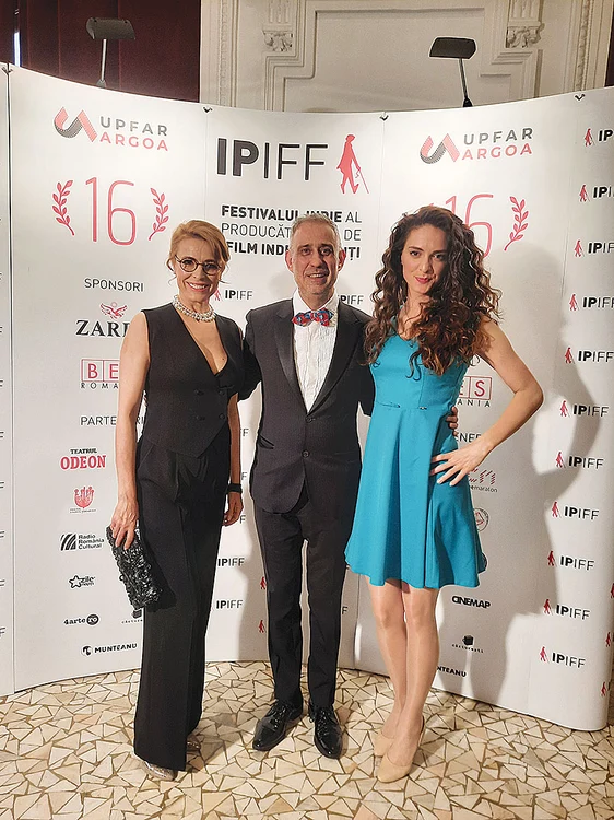 Monica Davidescu, superbă la premiile Producătorilor Independenţi de Film