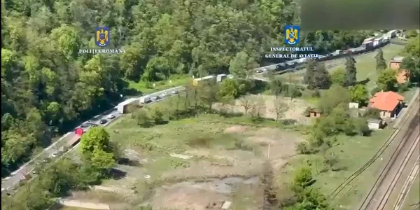 Monitorizarea traficului pe Valea Oltului din elicopterul Poliției Române Sursă IPJ Vâlcea