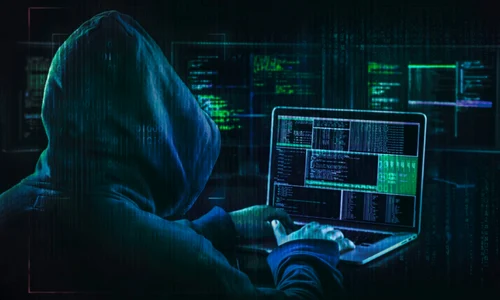 Hacker laptop hacking FOTO Shutterstock