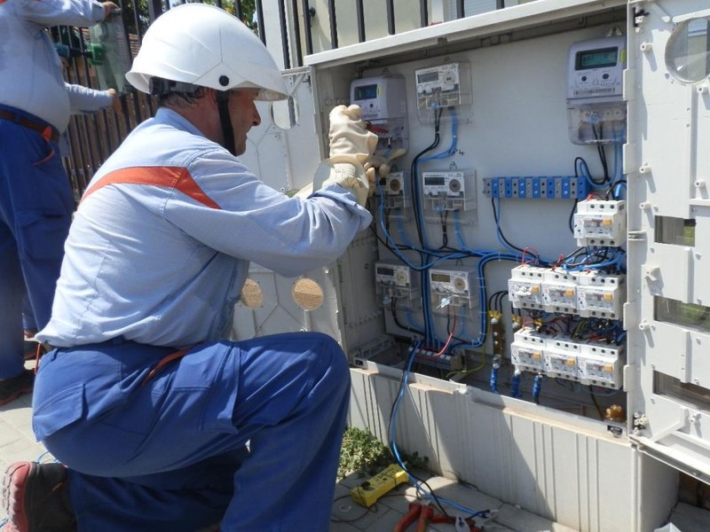 Companiile Reţele Electrice, fostele E-Distribuție, vor să achiziţioneze contoare inteligente 