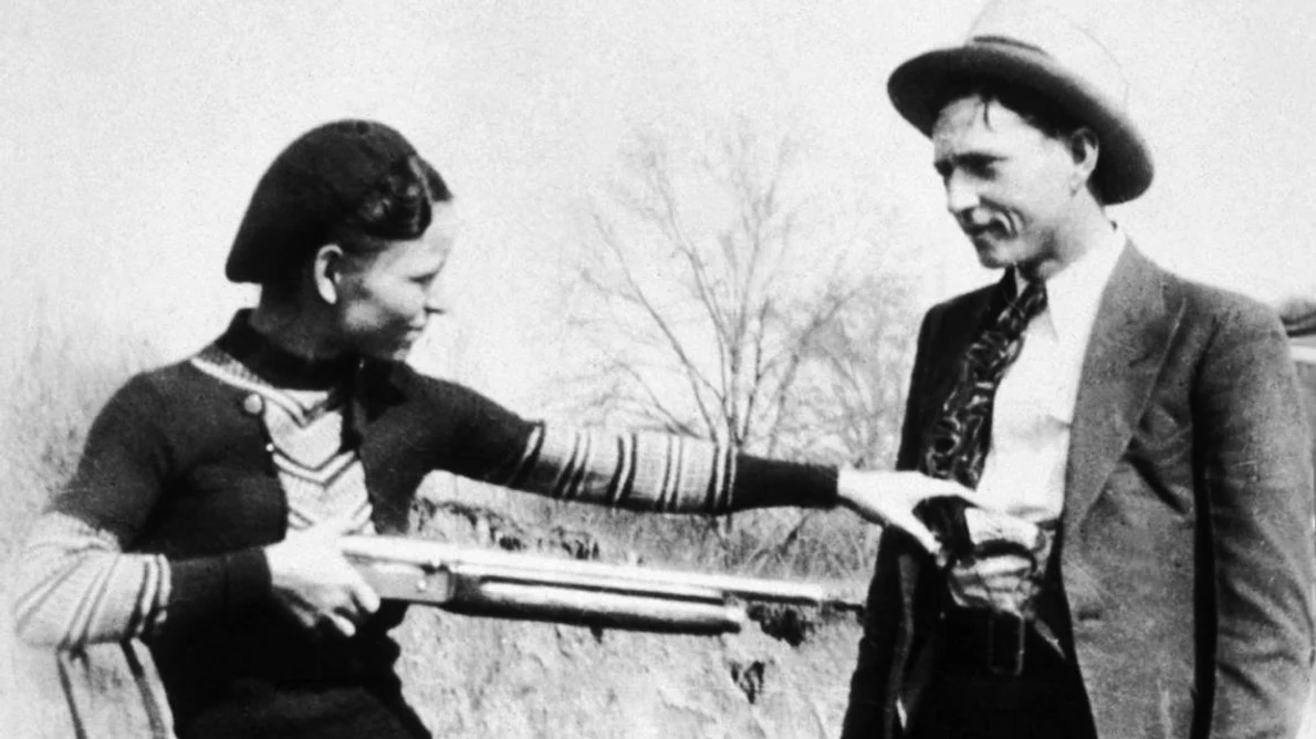 Calendar 23 mai: 1934   Gangsterii americani Bonnie și Clyde au fost împușcați de poliție jpeg