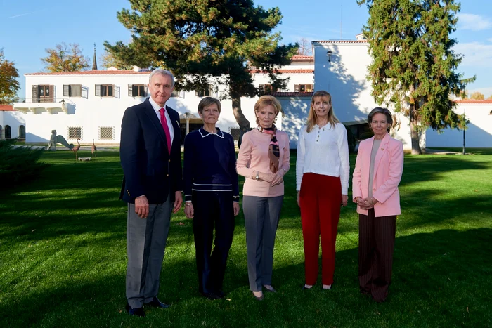 Majestatea Sa Margareta Principele Radu Elena Maria și Sofia foto FB jpg