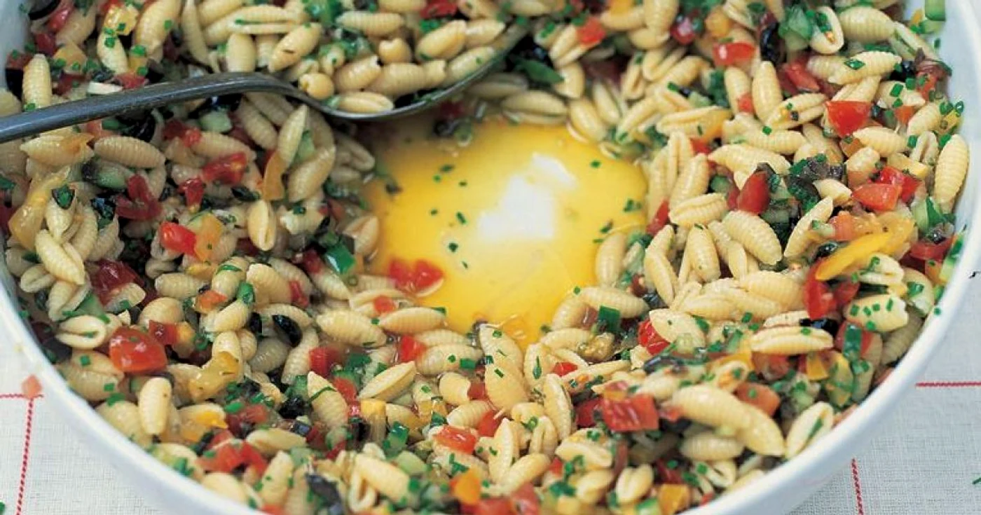 Salată de paste FOTO Jamieoliver.com