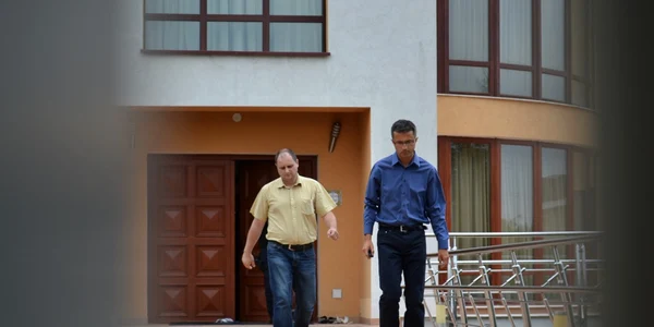 Dragoş Benea a fost ridicat de procurorii DNA din Capitală FOTO Mircea Merticariu