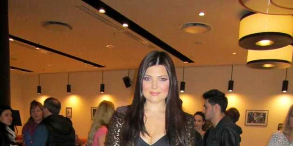 paula seling foto corina cosmescu