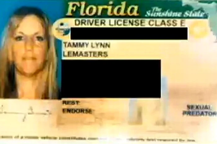 În colțul din dreapta, jos, al permisiului scria „prădător sexual”