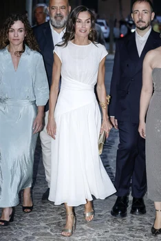Regina Letizia în alb în Mallorca. FOTO: Profimedia