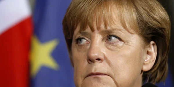 Angela Merkel se confruntă cu nemulţumirea cetăţenilor faţă de fondurile alocate pentru salvarea euro