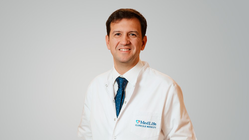 #MediciBuni – Dr. Dan Dumitrașcu-Biriș, medicul care a efectuat prima intervenție fetoscopică în premieră în rețeaua MedLife: „Medicina materno-fetală este obstetrica modernă”
