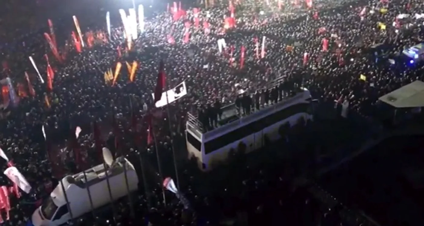 Sute de mii de protestatari în Turcia Foto: Captură video X