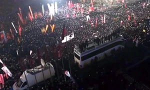 Sute de mii de protestatari în Turcia Foto Captură video X jpg