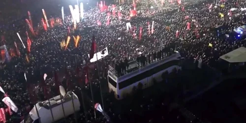 Sute de mii de protestatari în Turcia Foto Captură video X jpg