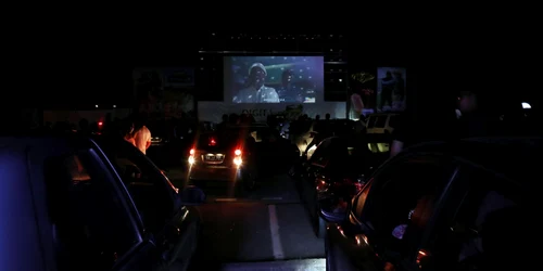 Cinematograf în aer liber drive-in în parcarea municipală Sidi Bou Said din Tunis FOTO EPA-EFE / Mohamed Messara