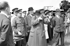 Winston Churchill (centru, cu pușca) l-a informat pe Stalin despre planurile germanilor în bătălia de la Kursk (© Wikimedia Commons)