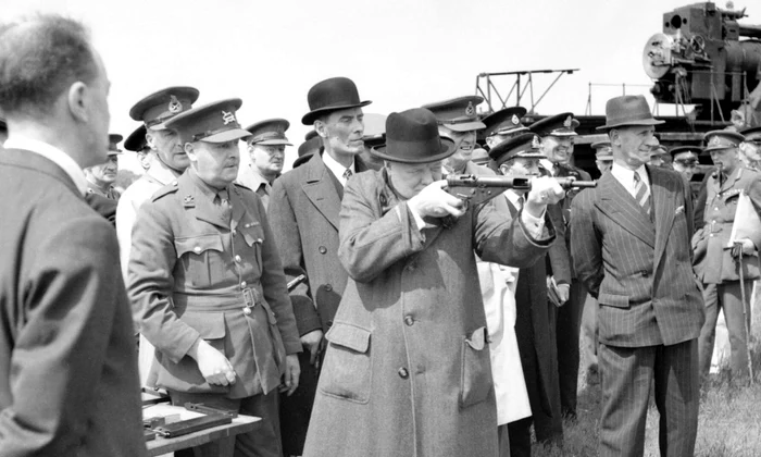 Winston Churchill (centru, cu pușca) l-a informat pe Stalin despre planurile germanilor în bătălia de la Kursk (© Wikimedia Commons)