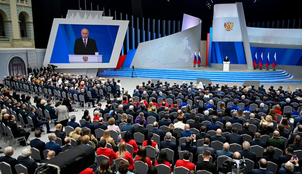 Discursul lui Putin: aberațiile decrepite ale stalinismului târziu printre șfichiuiri de amenințări nucleare