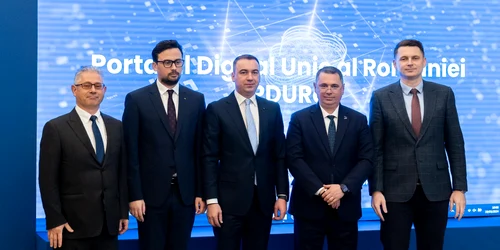 Ceremonia de semnare electronică a contractului de implementare a proiectului PDURo Foto Facebook Secretariatul General al Guvernului