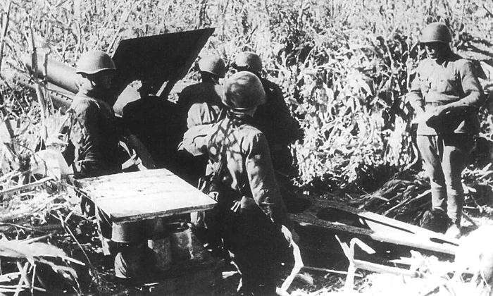 Artilerie sovietică pe Frontul de Est (© Wikimedia Commons)