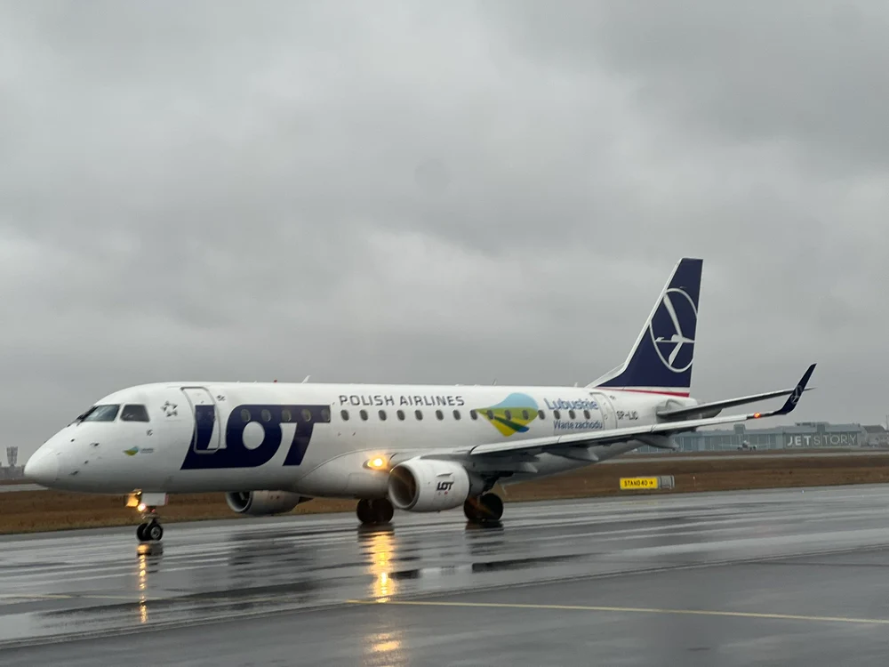 MAE avertizează: verificați zborurile! Aeroporturi închise în Polonia după incidentul cu dronele ruseşti