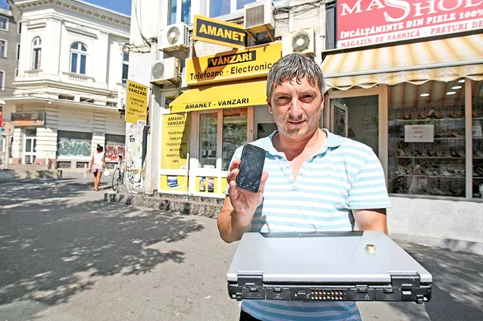 Nici un amanet nu a vrut să primească laptopul nostru vechi de câţiva ani şi telefonul mobilFoto: Dorin Constanda
